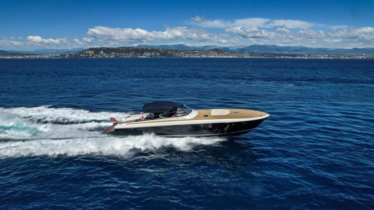 Crewed Motor Yacht Itama 55 photo 3