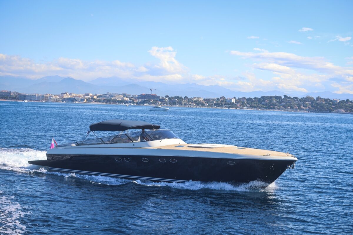 Crewed Motor Yacht Itama 55 photo 4