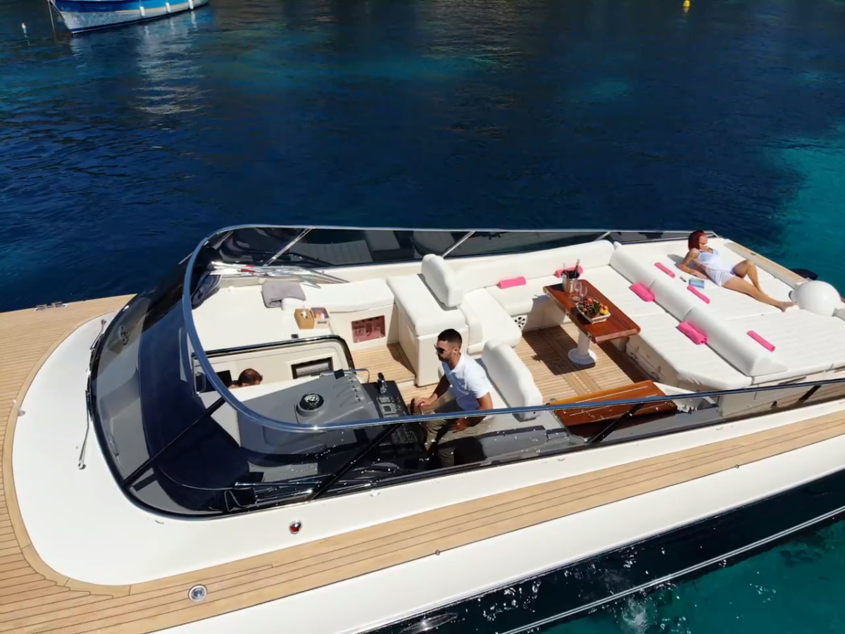 Crewed Motor Yacht Itama 55 photo 7