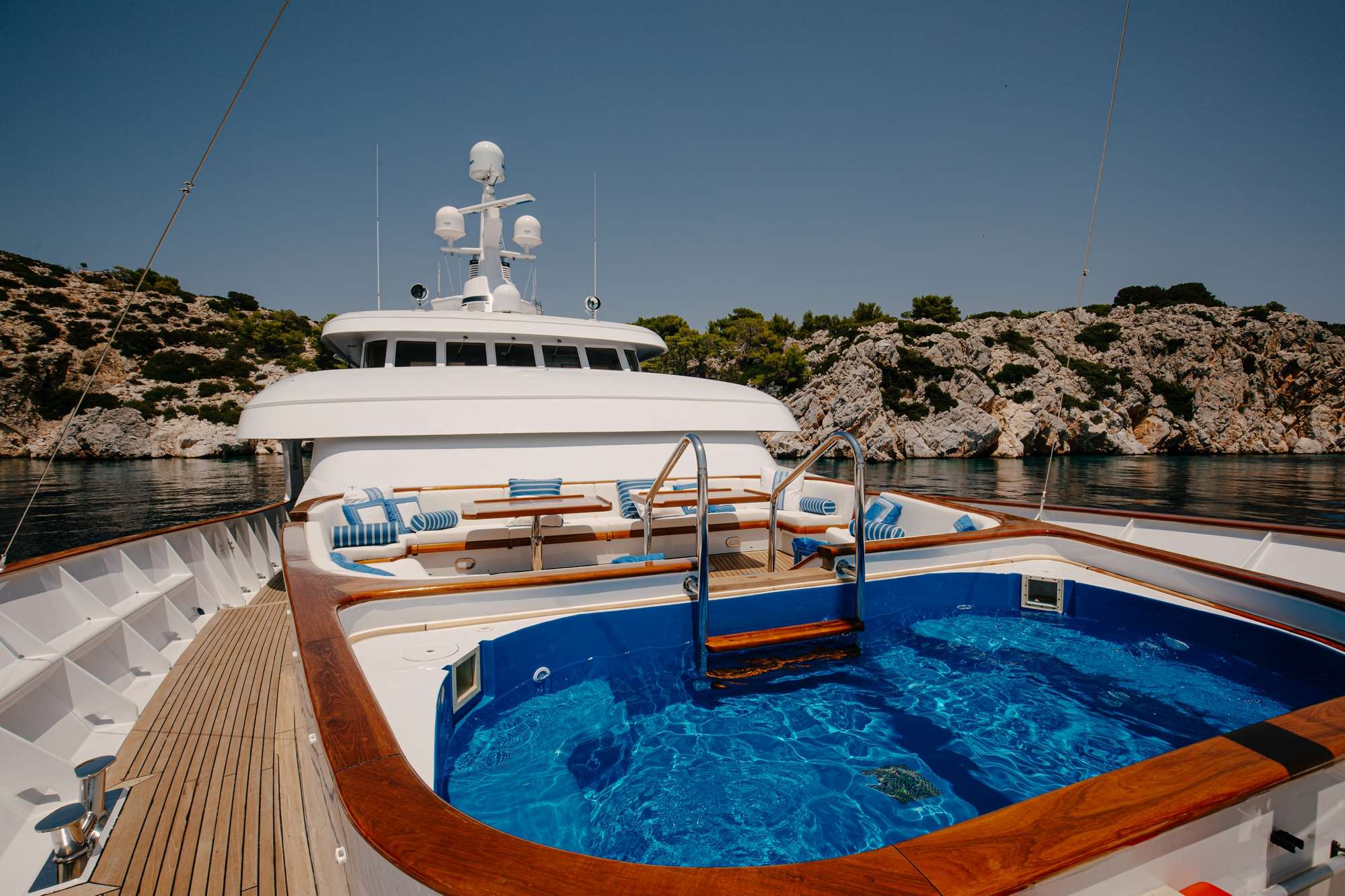 Luxury Crewed Motor Yacht ITOTO photo 5