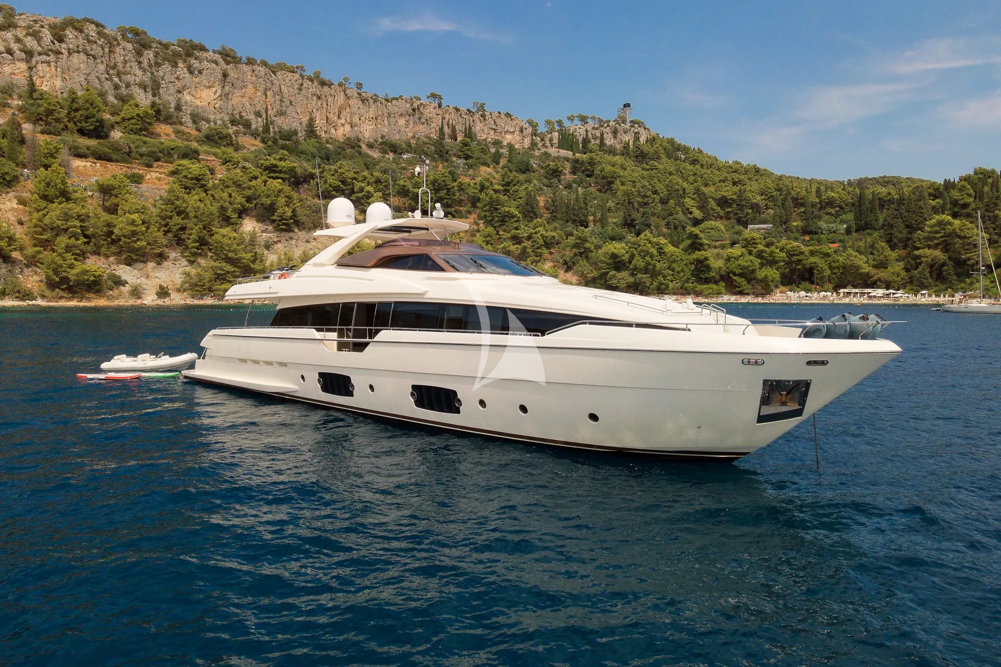 Luxury Crewed Motor Yacht IVA photo 4
