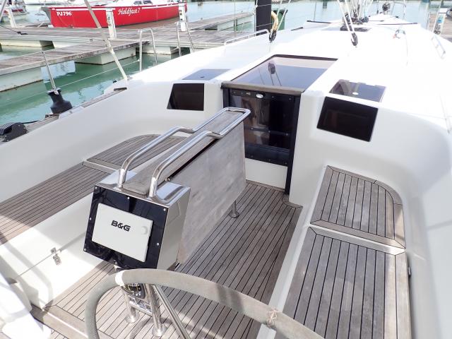 Bareboat Sailboat IYARADA photo 4