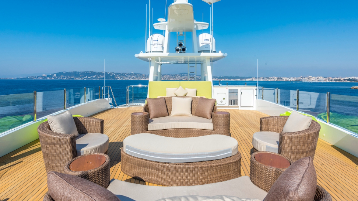 Luxury Crewed Motor Yacht JADE 959 photo 6