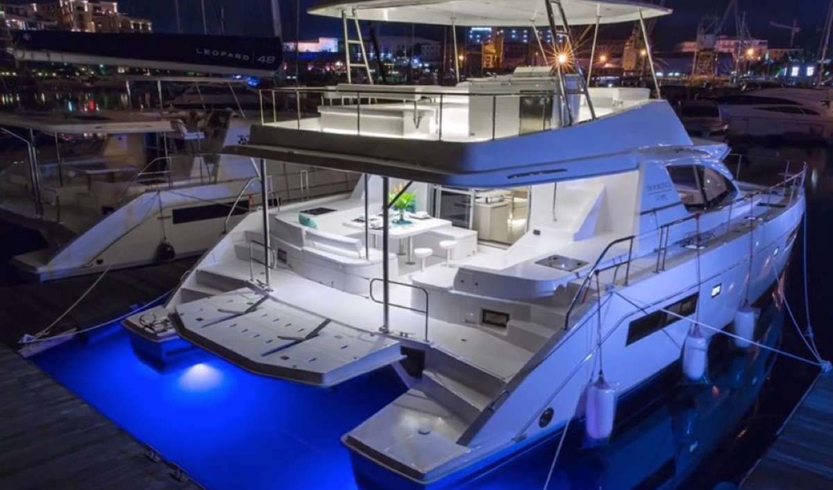 Crewed Power Catamaran JAMSAM photo 6