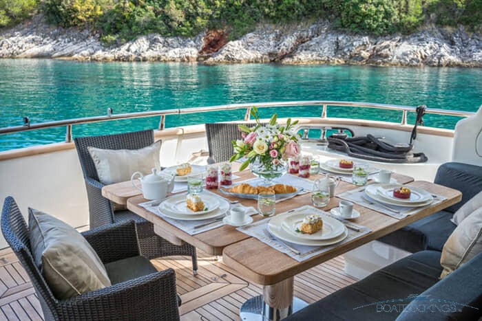 Luxury Crewed Motor Yacht JANTAR photo 3