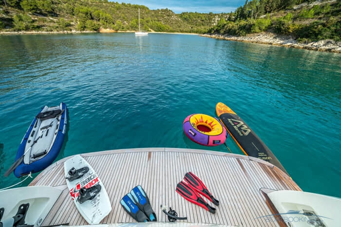 Luxury Crewed Motor Yacht JANTAR photo 6