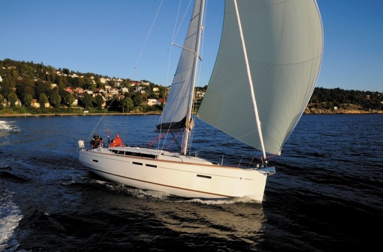 Bareboat Sailing Yacht Jeanneau 409