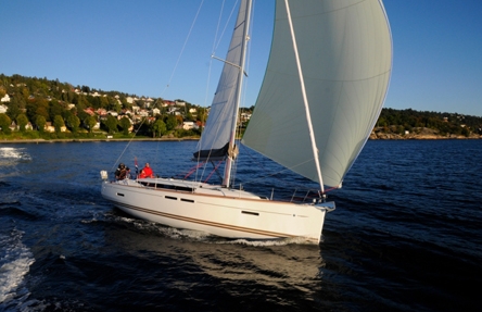 Bareboat Sailing Yacht Jeanneau 409
