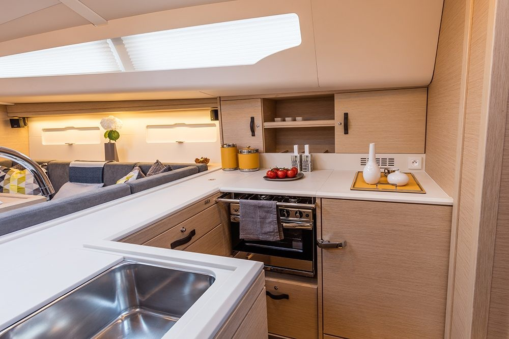 Bareboat Sailing Yacht RECOVERY ROOM photo 5