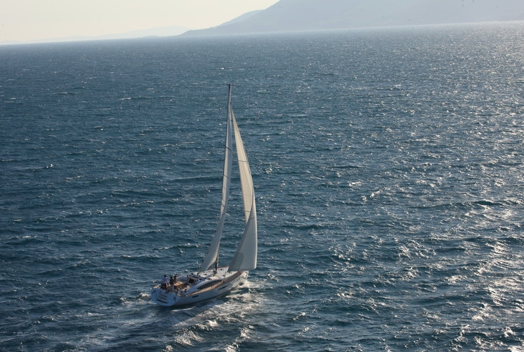 Bareboat Sailing Yacht Jeanneau 53 photo 3