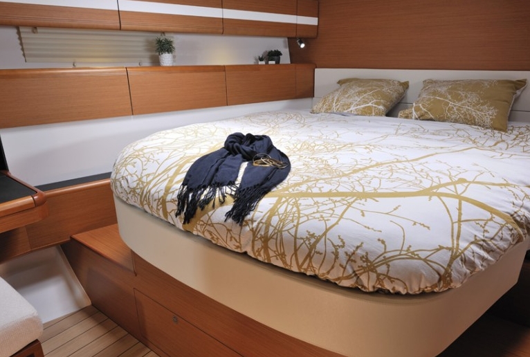 Bareboat Sailing Yacht Jeanneau 53 photo 8