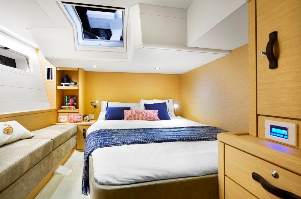 Bareboat Sailing Yacht Jeanneau 64 photo 8