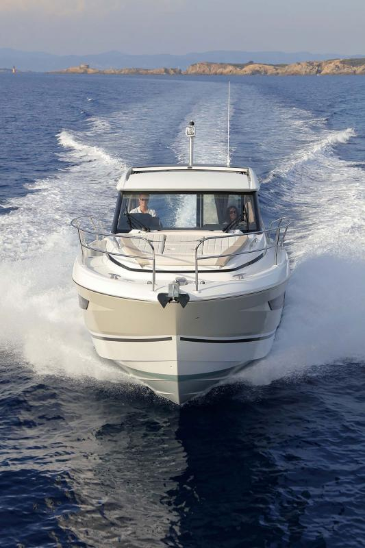 Bareboat Motor Yacht Jeanneau Power NC 33 photo 3