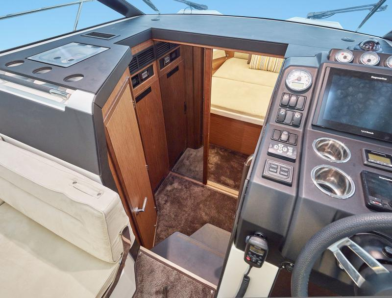 Bareboat Motor Yacht Jeanneau Power NC 33 photo 8