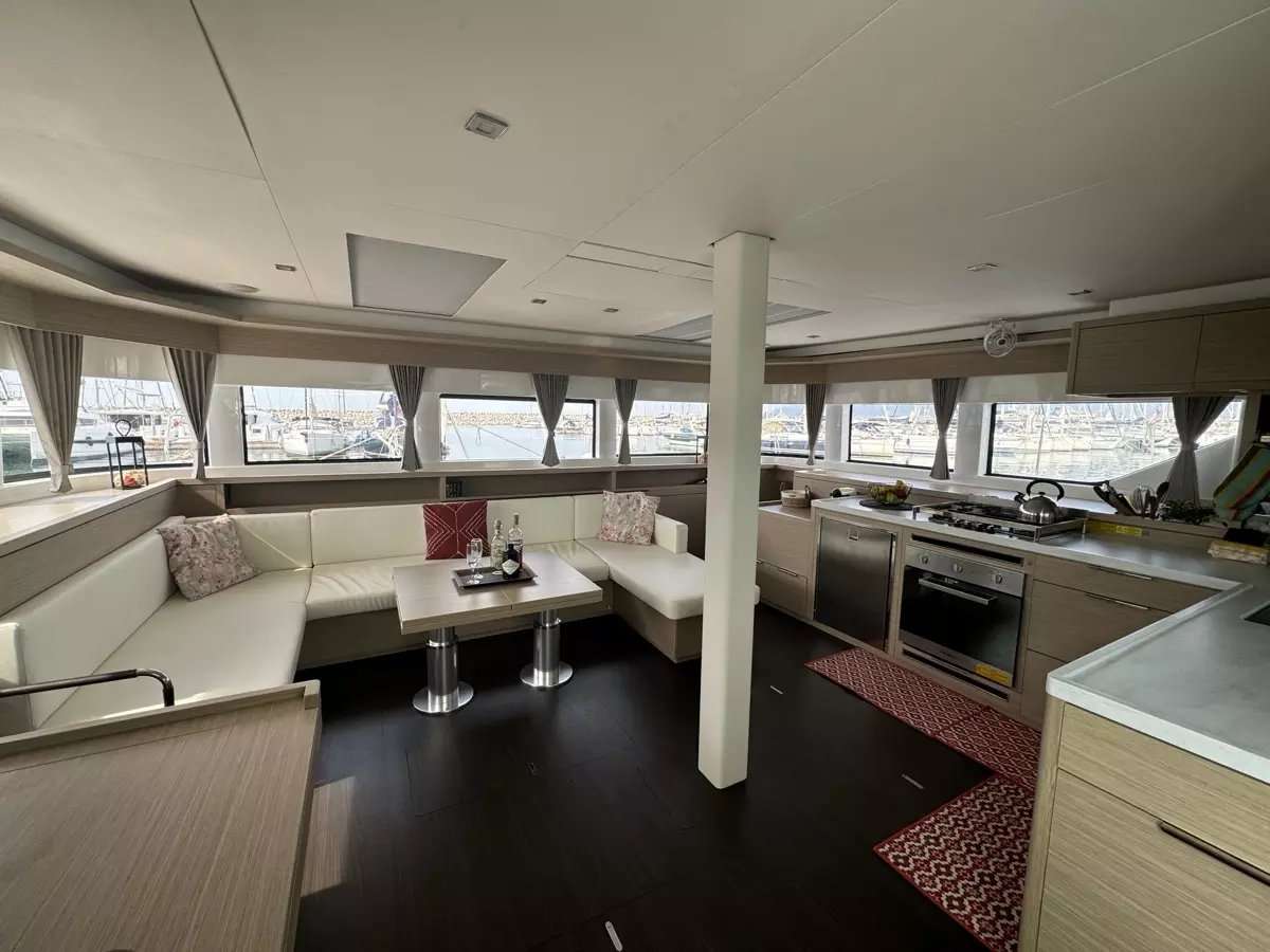 Bareboat Catamaran JELLYFISH photo 4