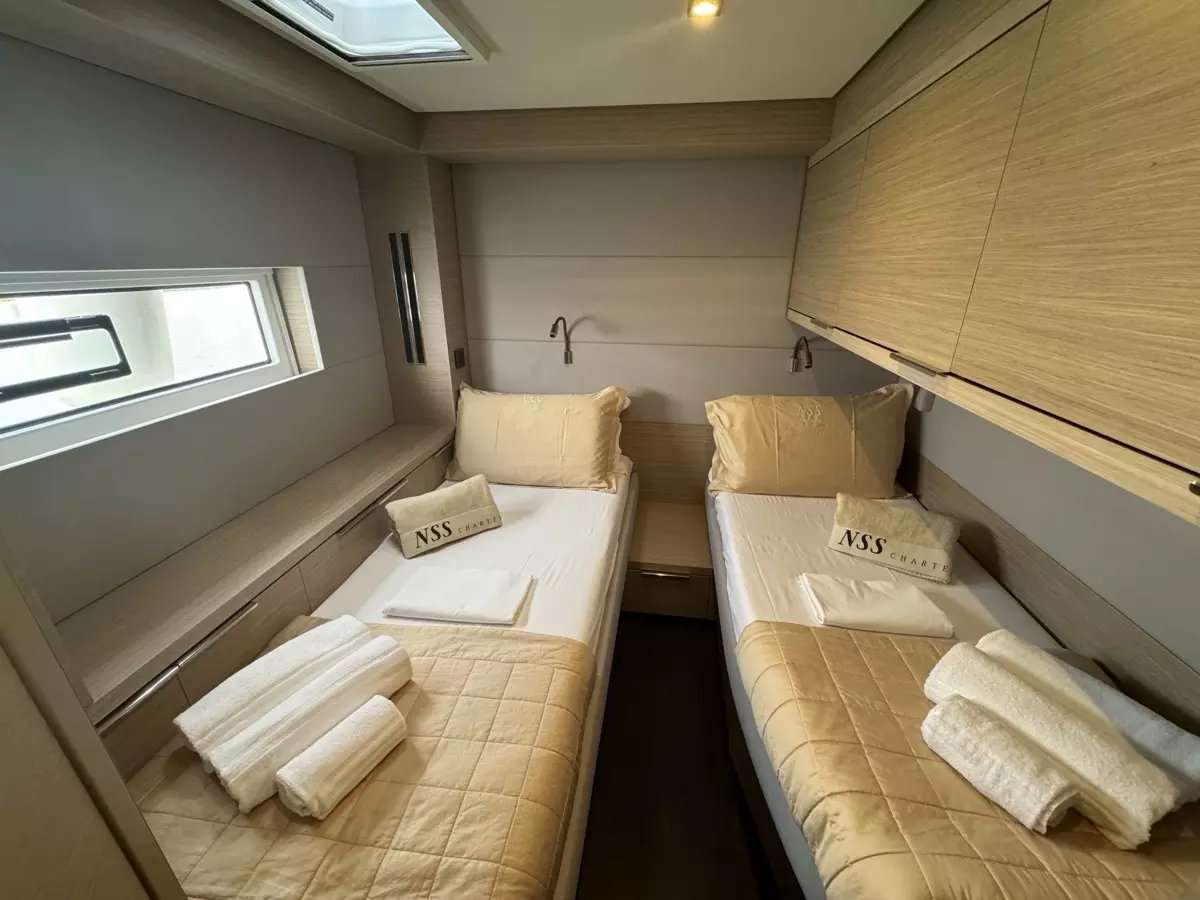 Bareboat Catamaran JELLYFISH photo 8