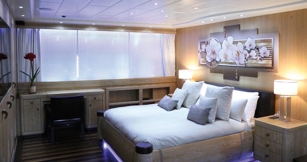 Luxury Crewed Motor Yacht JFF photo 5