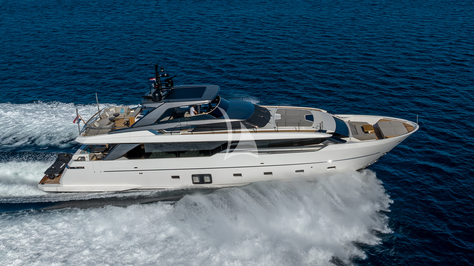 Luxury Crewed Motor Yacht JICJ photo 5