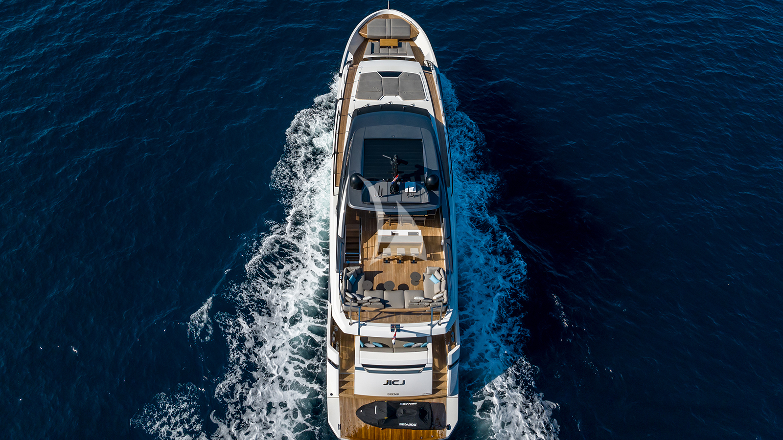 Luxury Crewed Motor Yacht JICJ photo 6