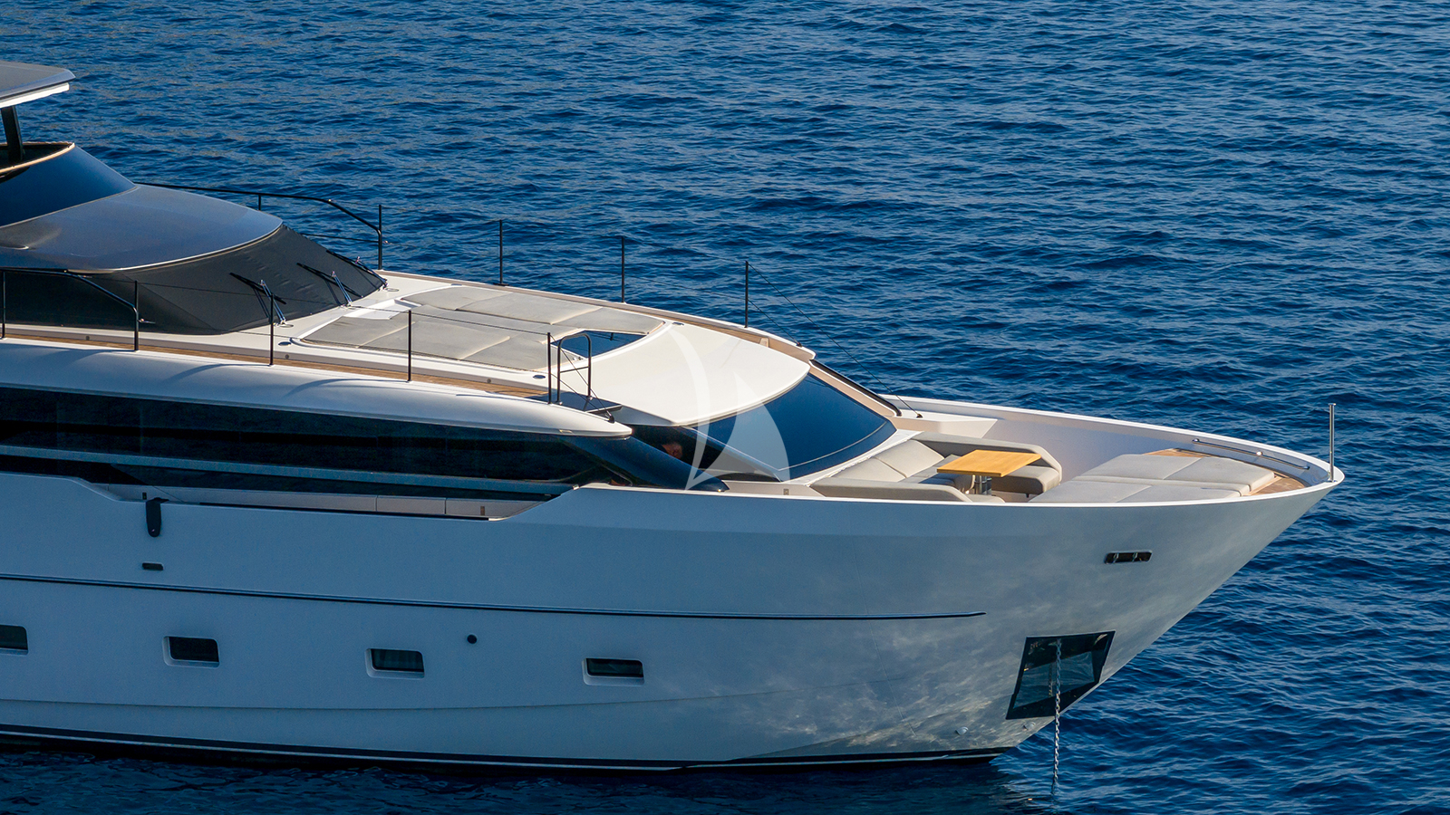 Luxury Crewed Motor Yacht JICJ photo 7