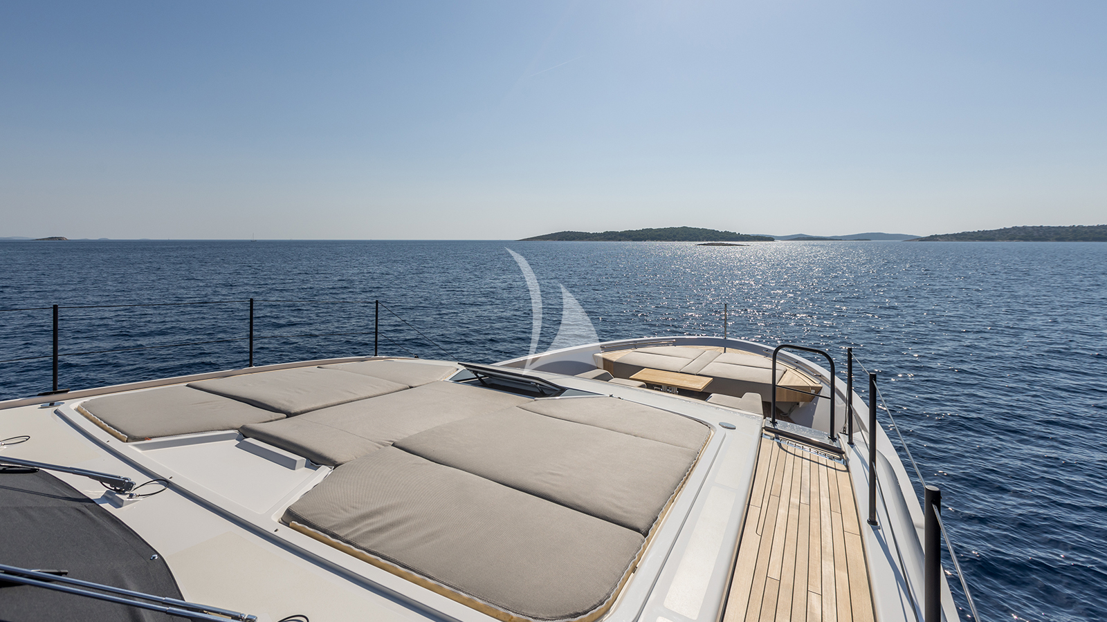 Luxury Crewed Motor Yacht JICJ photo 8