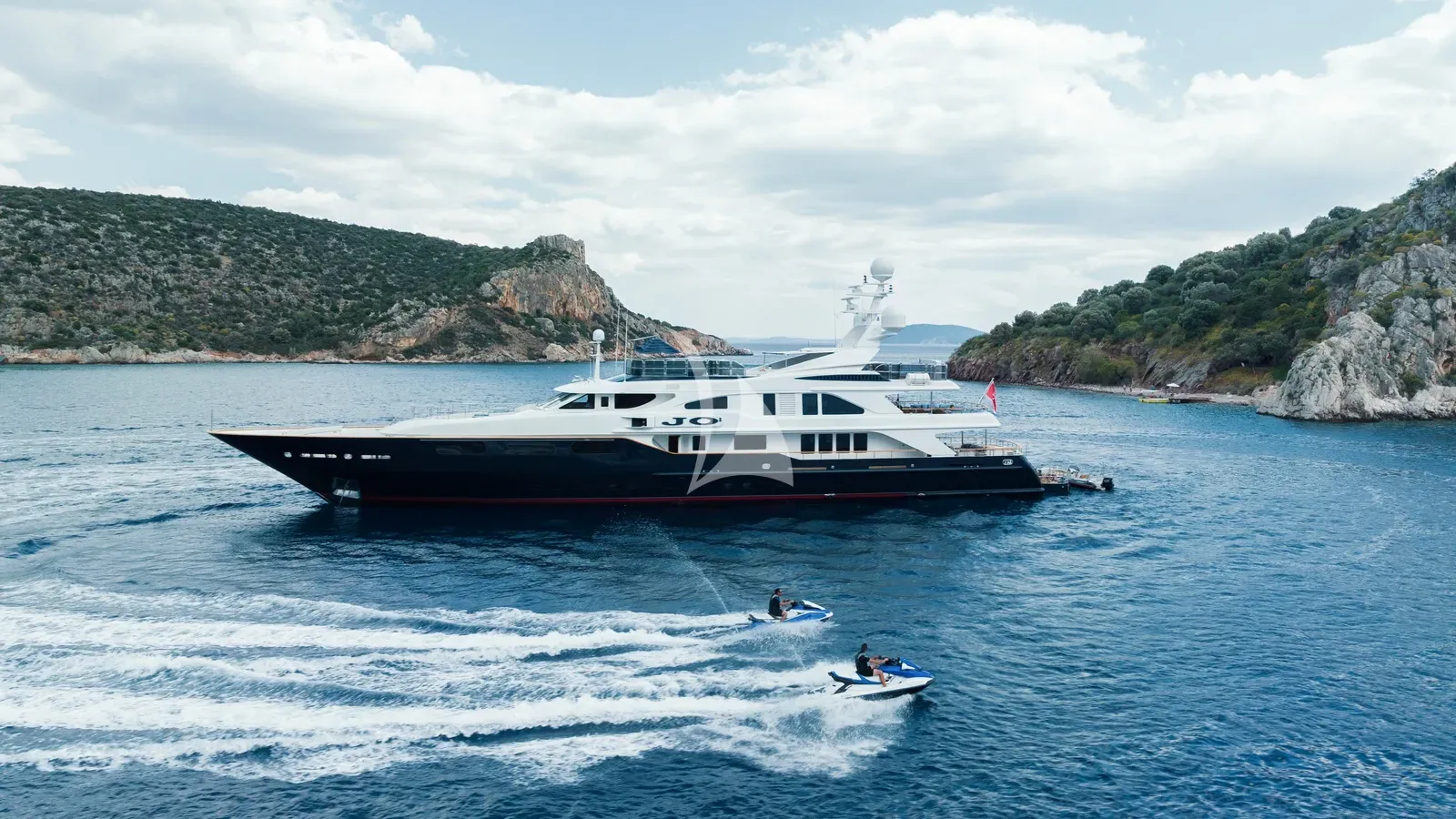 Luxury Crewed Motor Yacht JO I photo 4