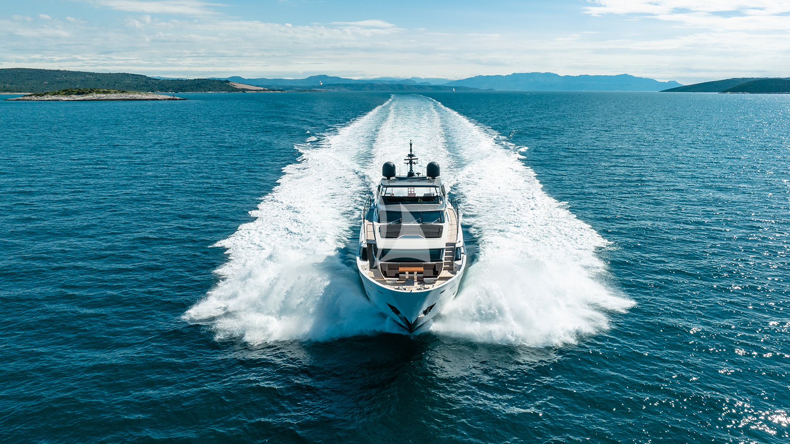 Luxury Crewed Motor Yacht JOURNEY photo 4