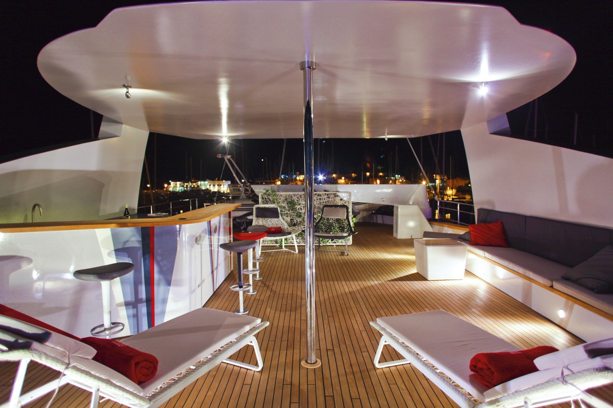 Luxury Crewed Motor Yacht JOY ME photo 4