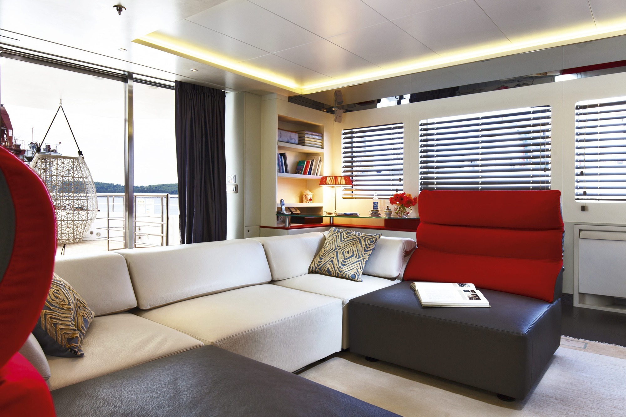 Luxury Crewed Motor Yacht JOY ME photo 7