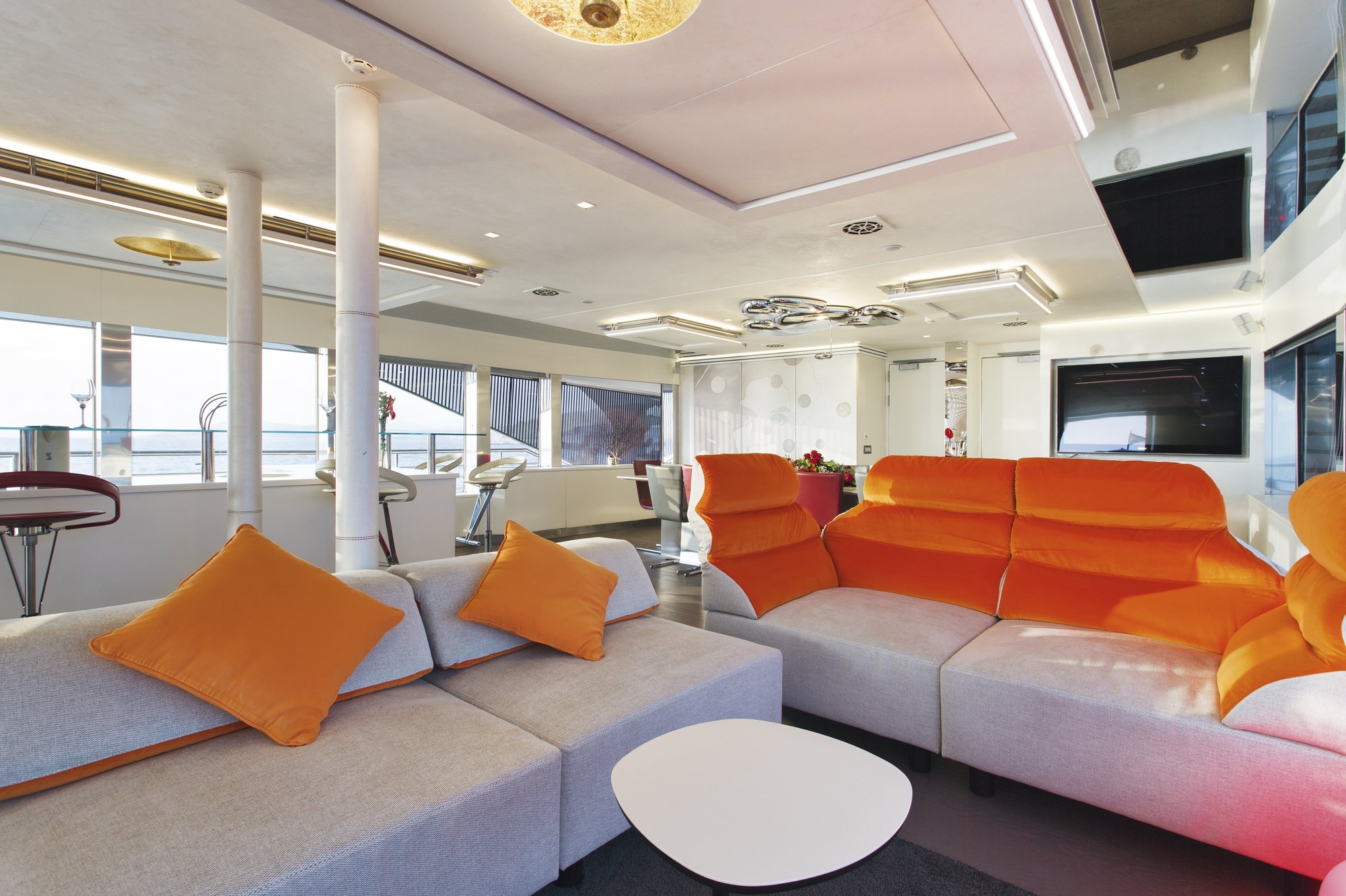 Luxury Crewed Motor Yacht JOY ME photo 8