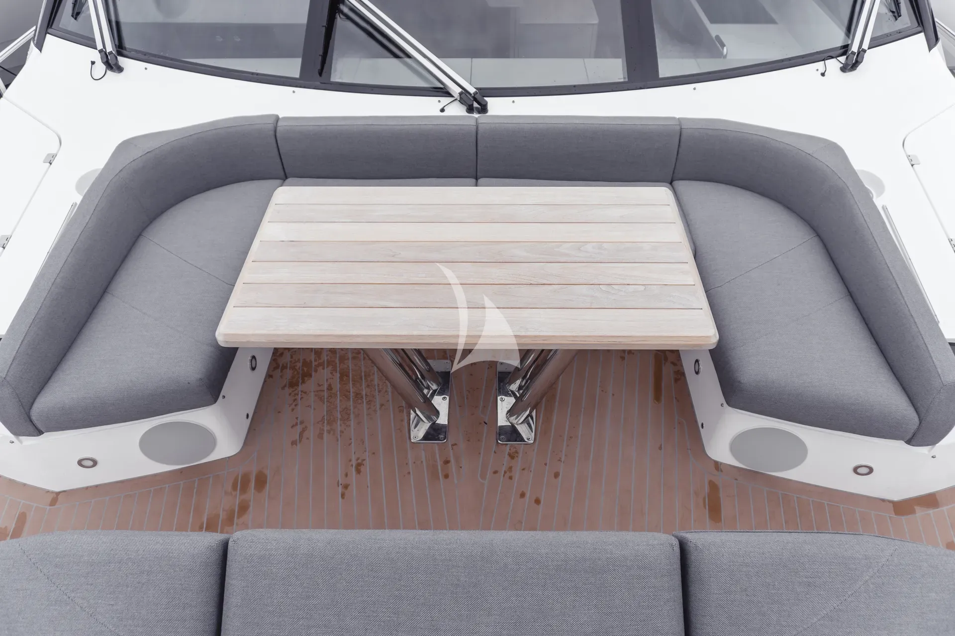 Luxury Crewed Motor Yacht JUNIOR photo 3