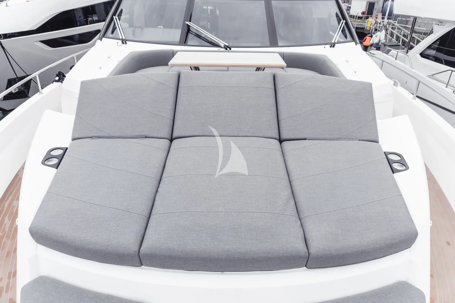 Luxury Crewed Motor Yacht JUNIOR photo 4