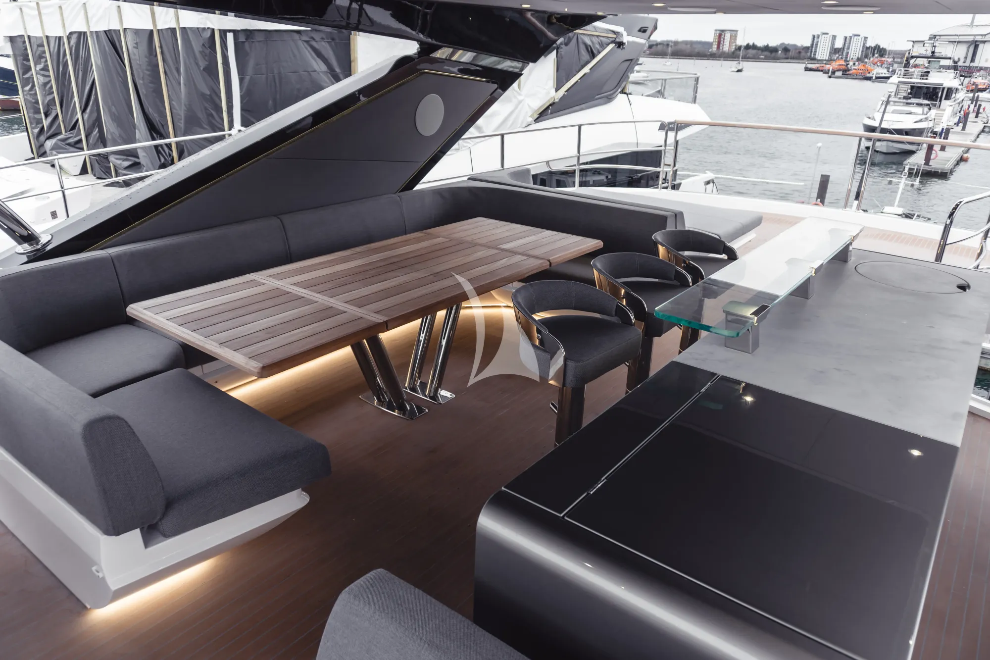 Luxury Crewed Motor Yacht JUNIOR photo 7