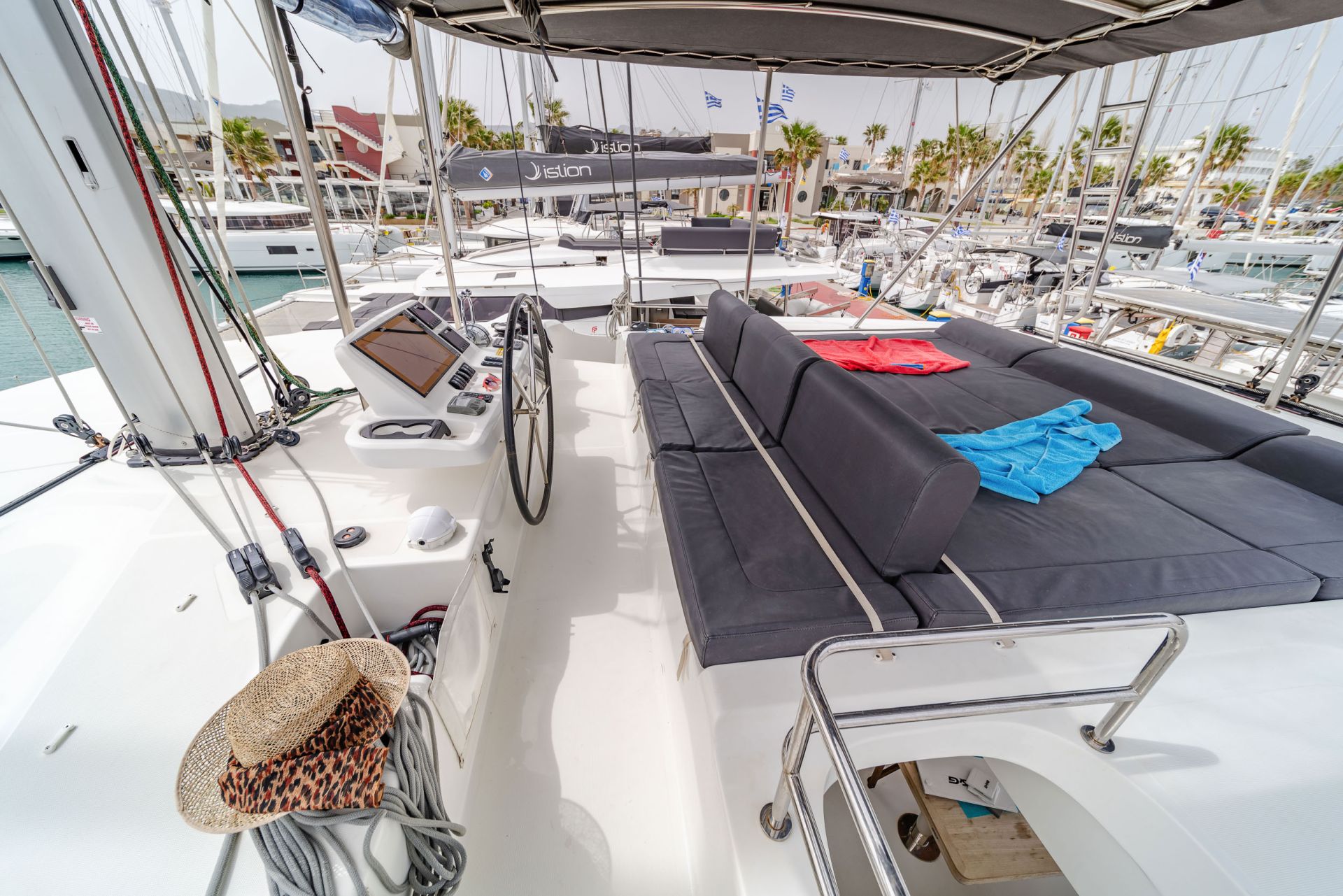 Bareboat Catamaran JUST INFINITY photo 6