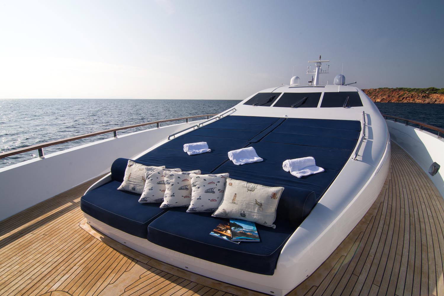 Luxury Crewed Motor Yacht KAMBOS BLUE photo 3