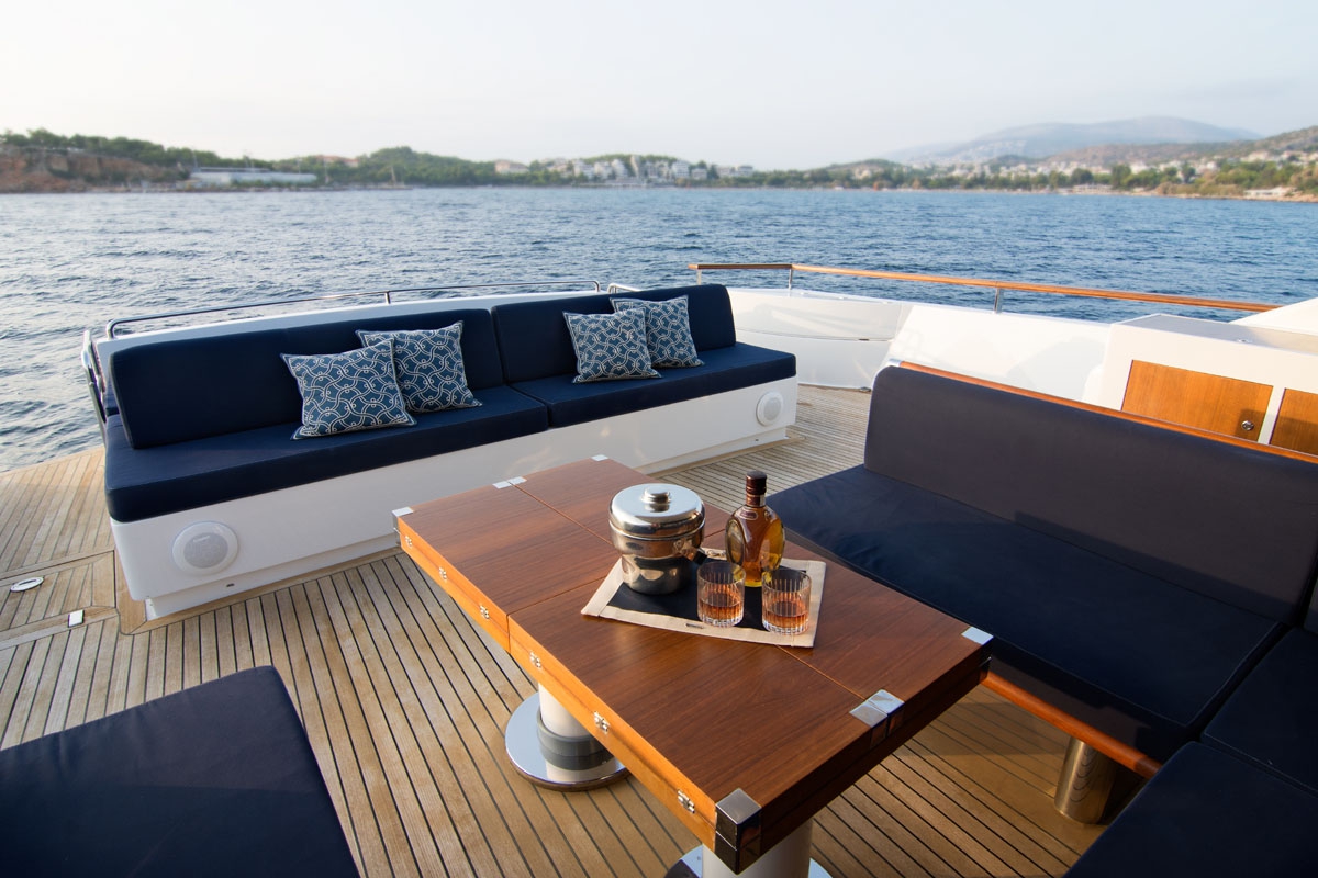 Luxury Crewed Motor Yacht KAMBOS BLUE photo 4