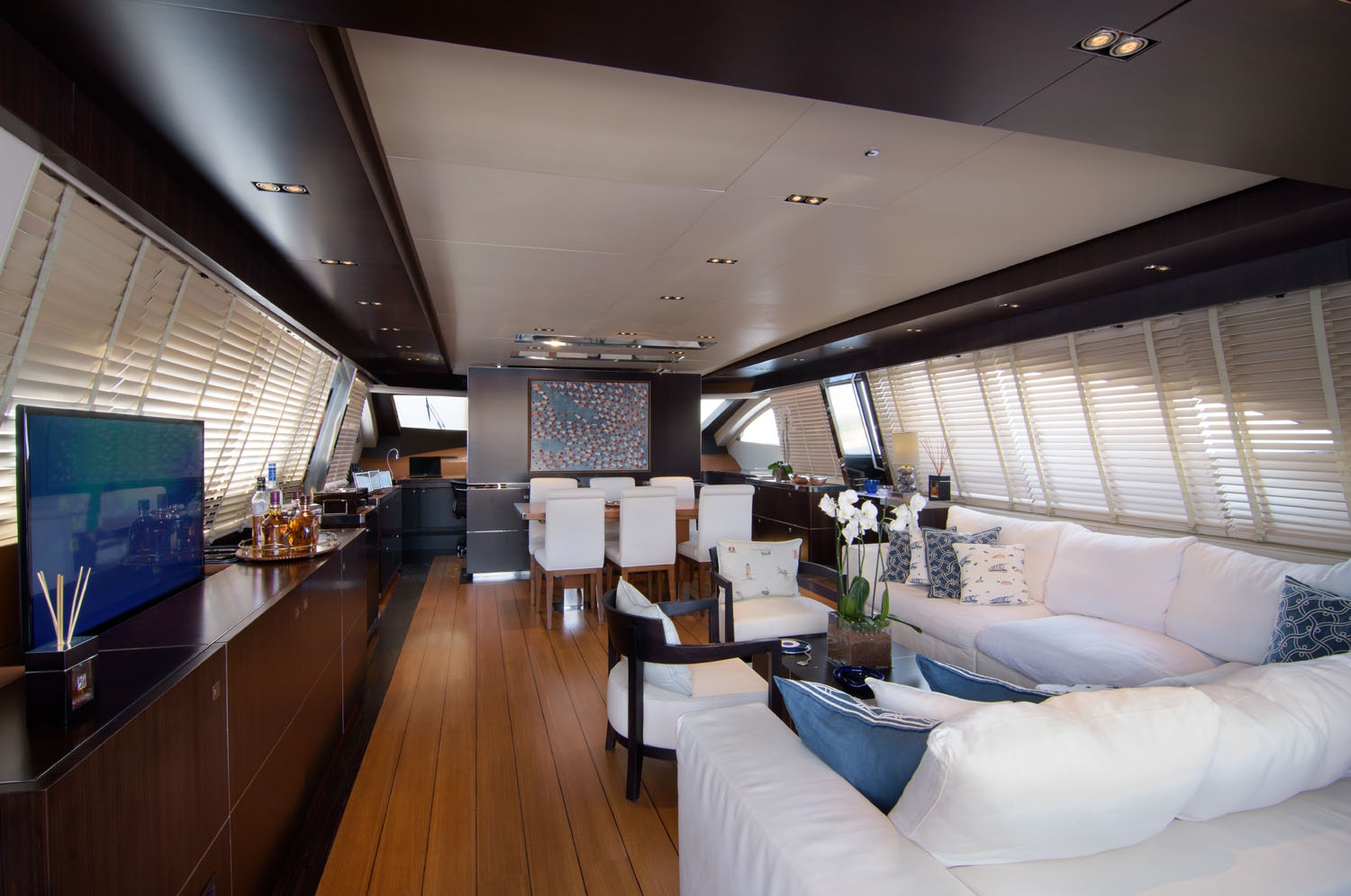 Luxury Crewed Motor Yacht KAMBOS BLUE photo 8