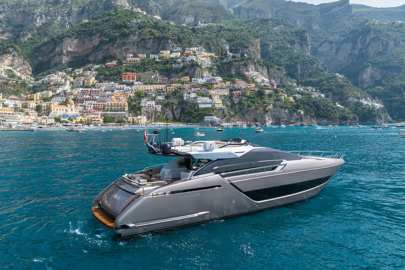 Luxury Crewed Motor Yacht KAR photo 3