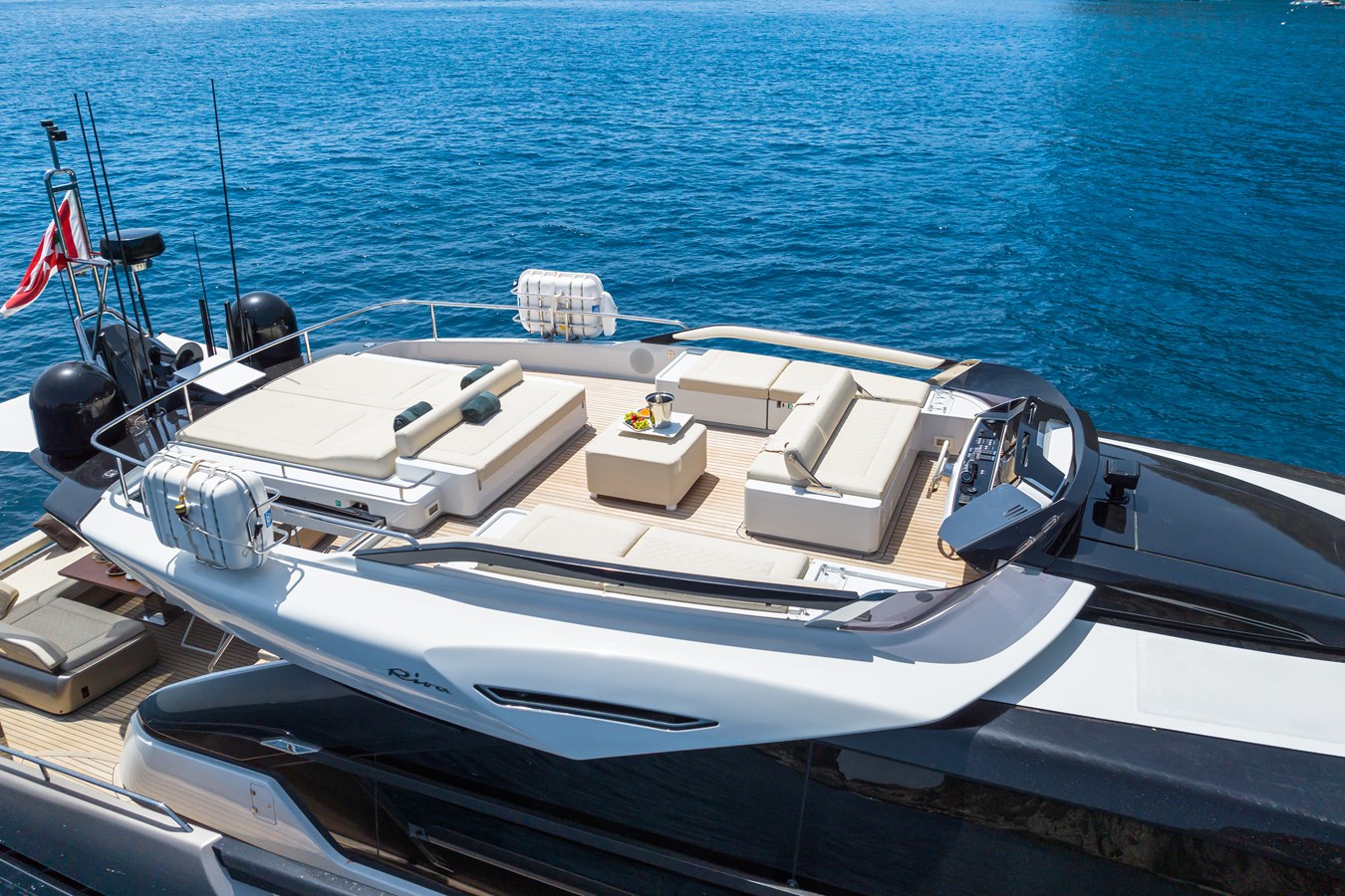 Luxury Crewed Motor Yacht KAR photo 5