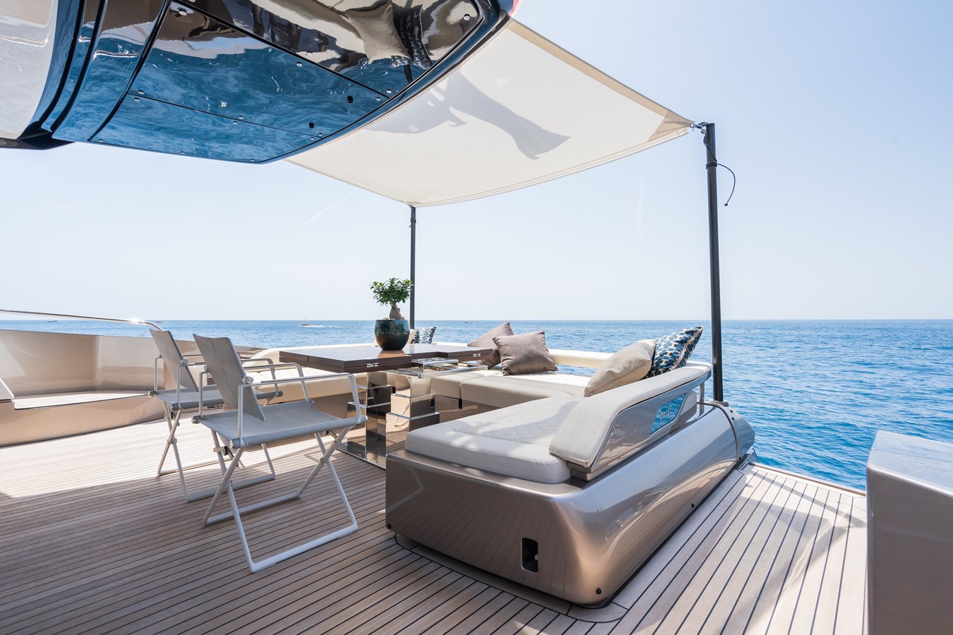 Luxury Crewed Motor Yacht KAR photo 6
