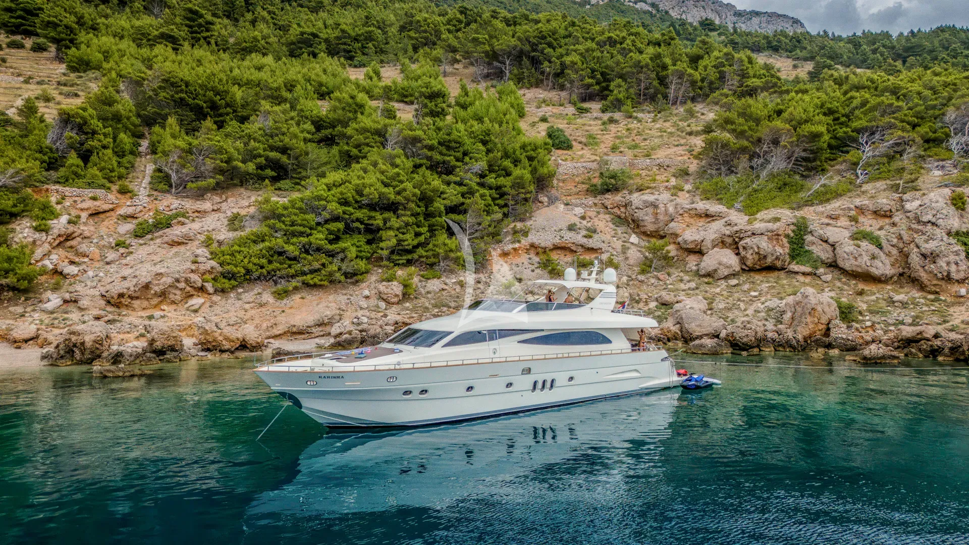 Luxury Crewed Motor Yacht KARISMA photo 3