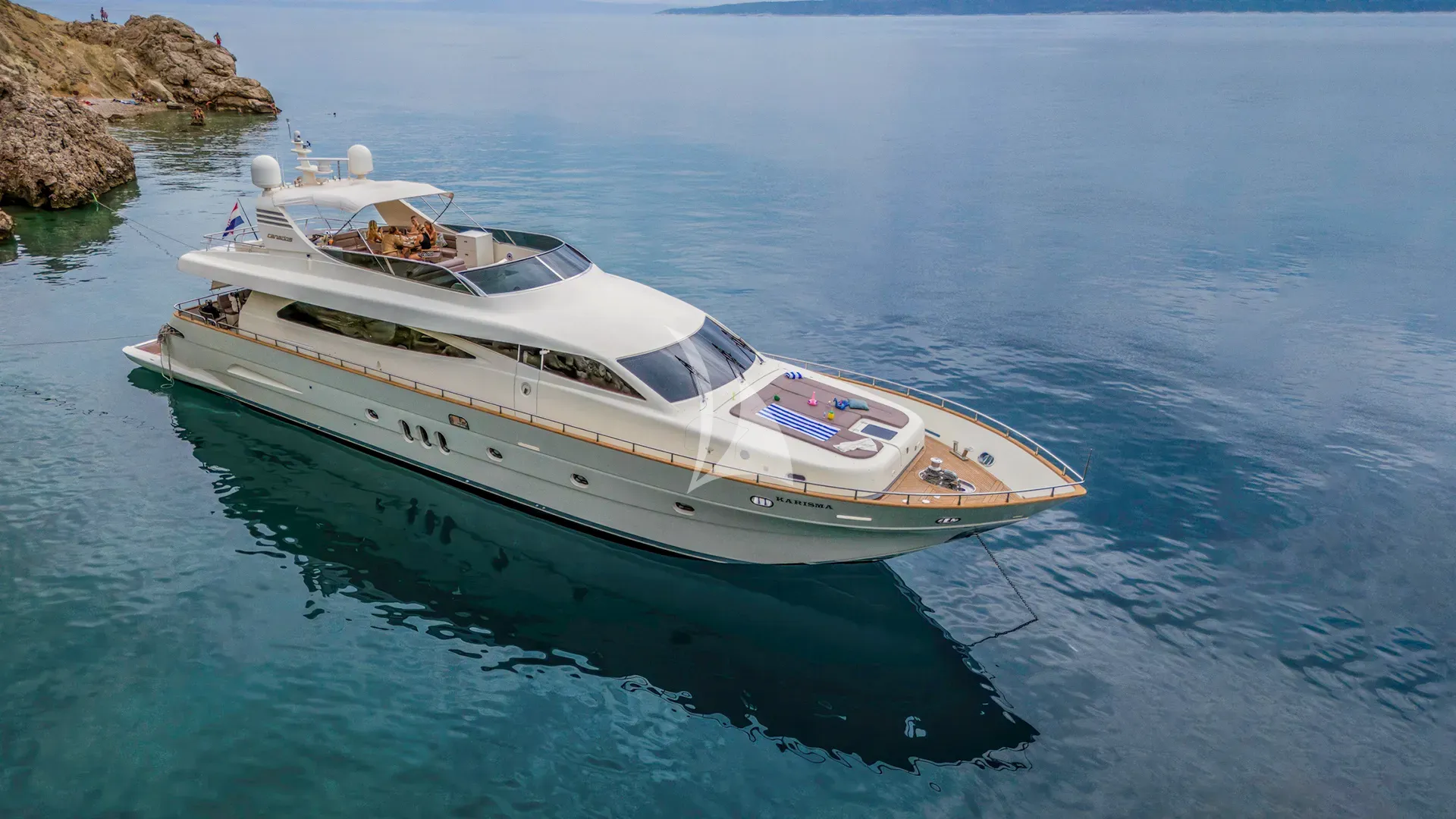 Luxury Crewed Motor Yacht KARISMA photo 4