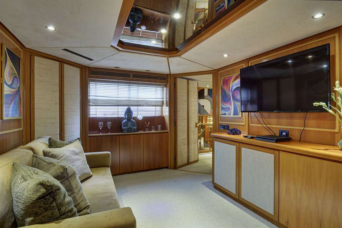 Luxury Crewed Motor Yacht KARMA photo 8
