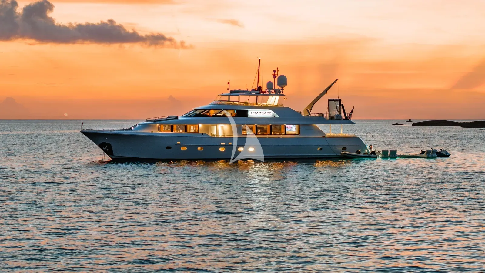 Luxury Crewed Motor Yacht KEMOSABE photo 3