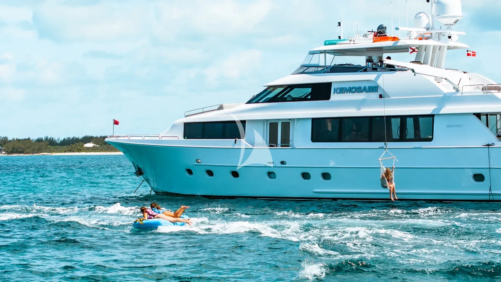 Luxury Crewed Motor Yacht KEMOSABE photo 6