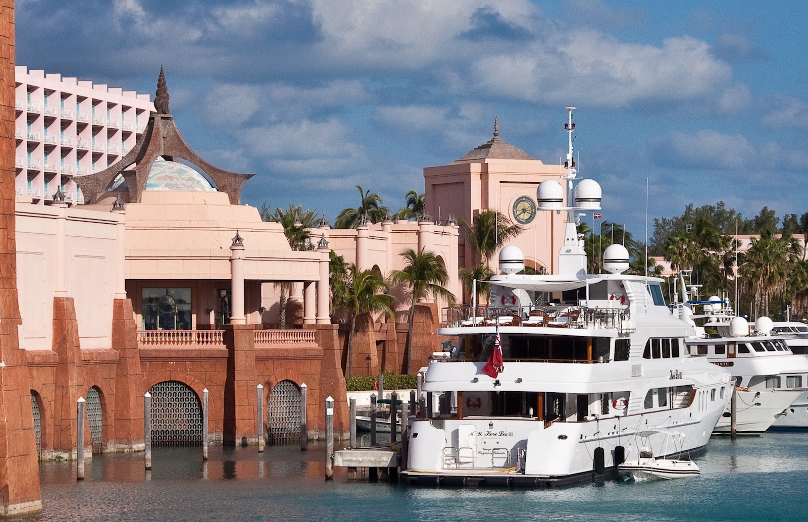 Luxury Crewed Motor Yacht KERI LEE III photo 3