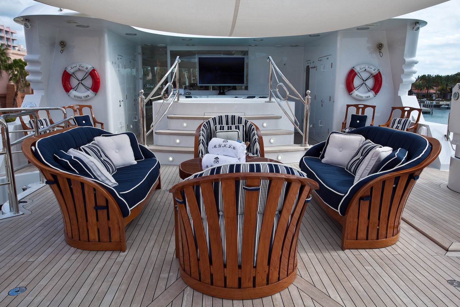 Luxury Crewed Motor Yacht KERI LEE III photo 5