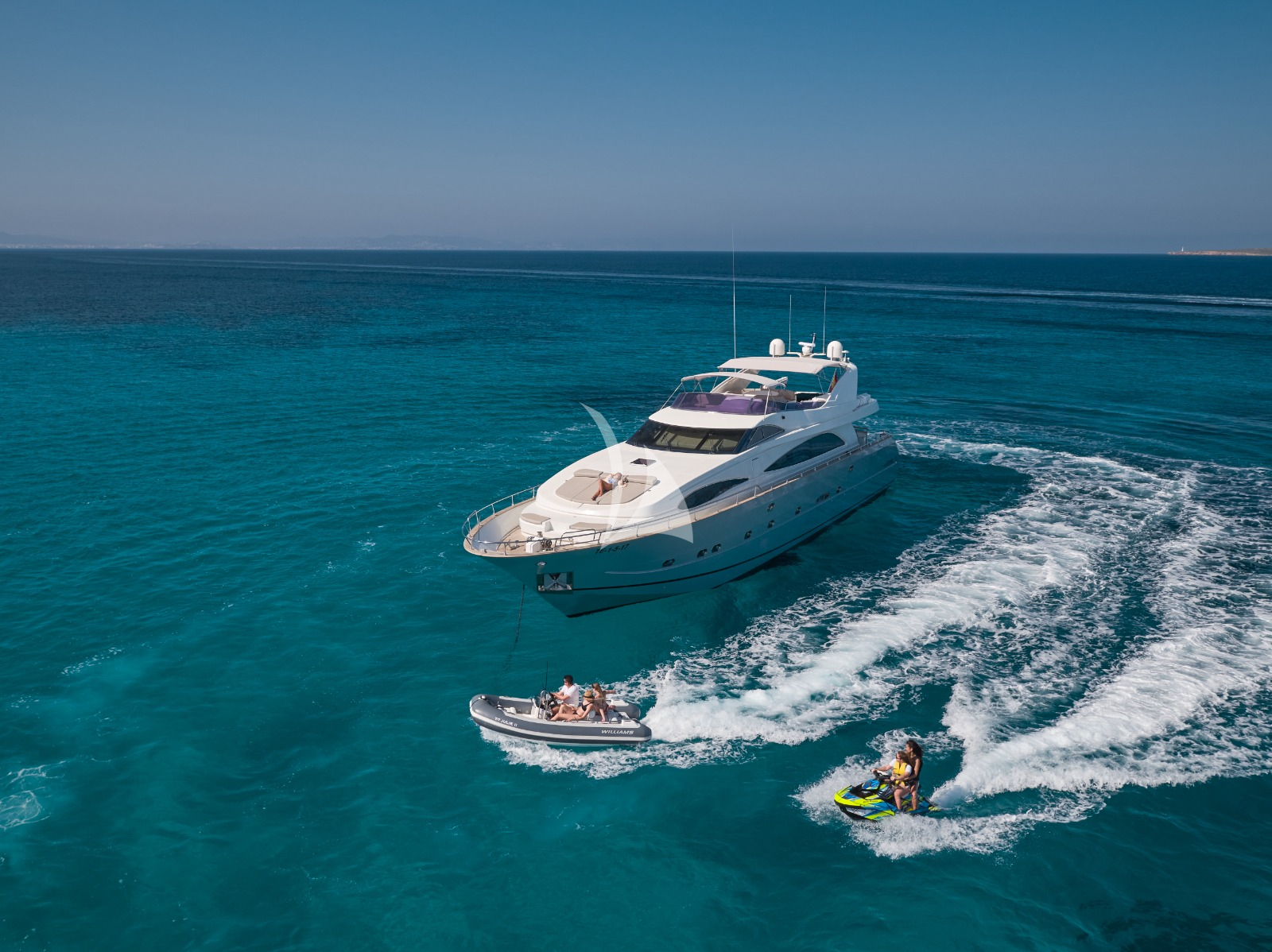 Crewed Motor Yacht KIAWAH II photo 3