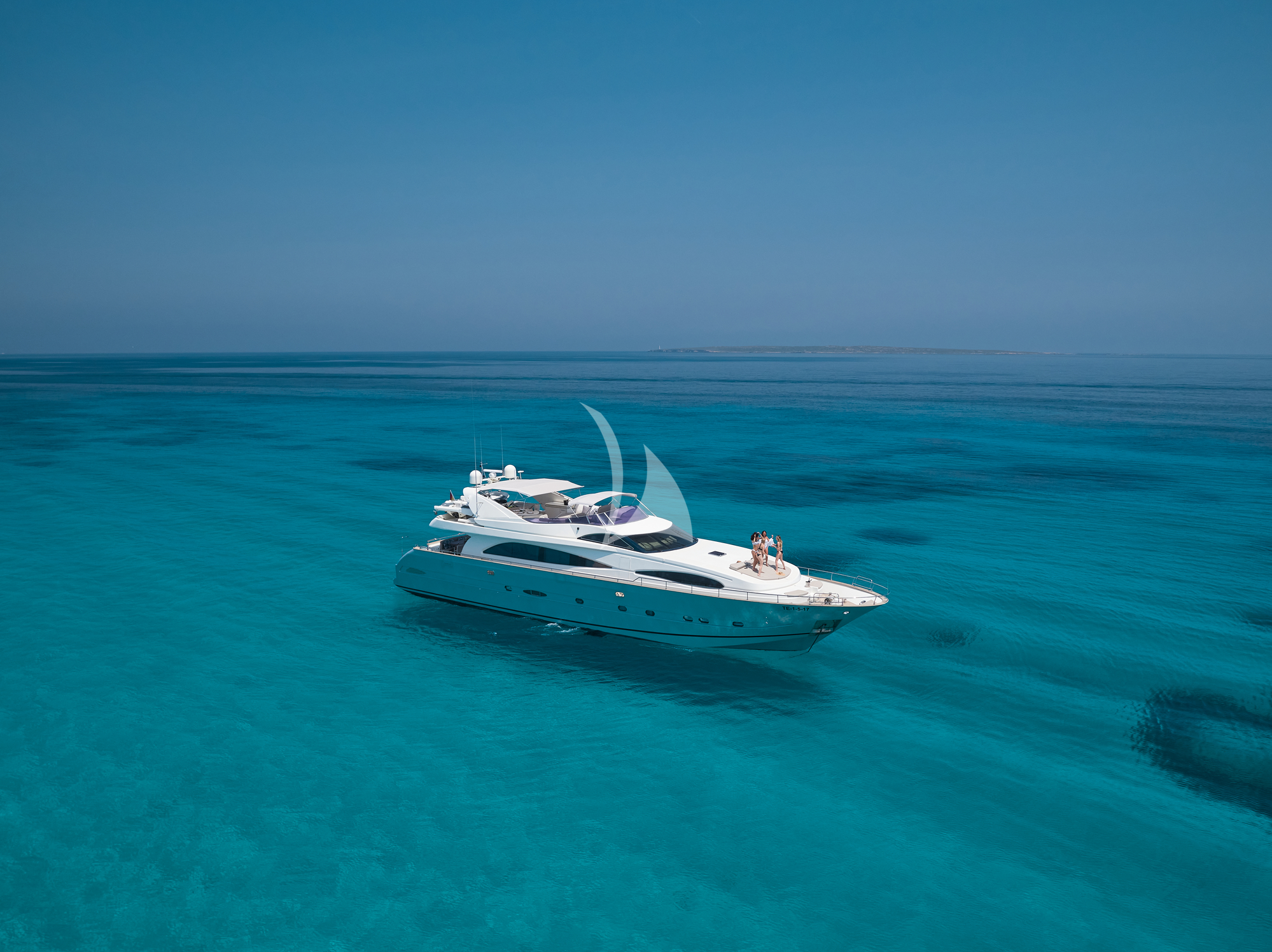 Crewed Motor Yacht KIAWAH II photo 4