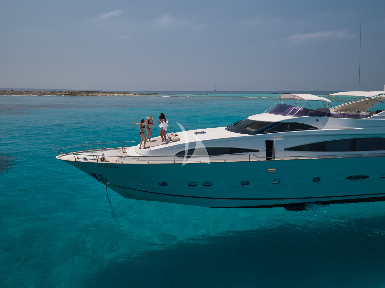 Crewed Motor Yacht KIAWAH II photo 5